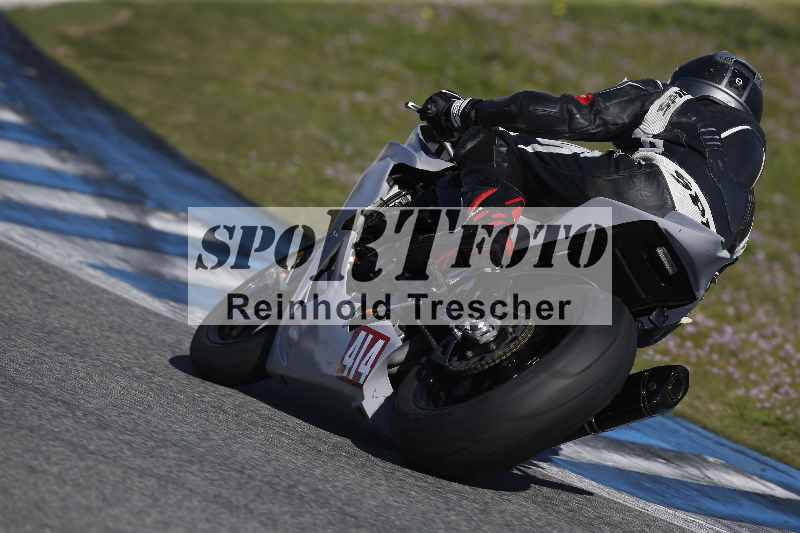 /Archiv-2024/01 26.-28.01.2024 Moto Center Thun Jerez/Gruppe gruen-green/backside